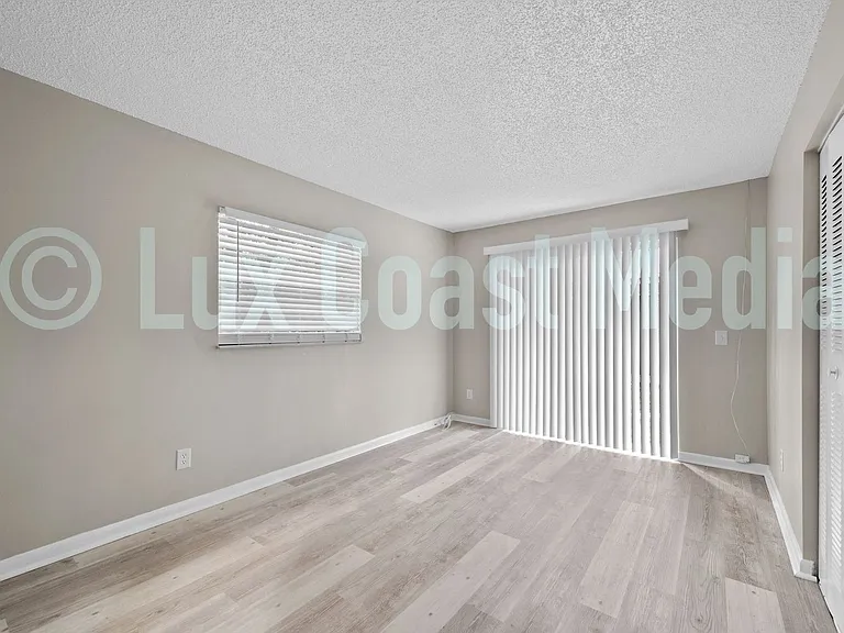 Canterbury Place Apartments — Photo 33