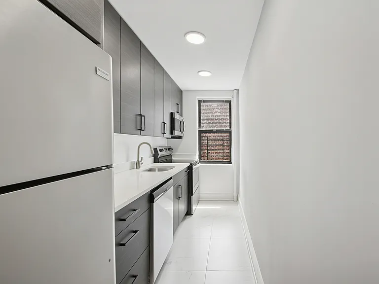 930 Sheridan Ave #7A — Photo 4