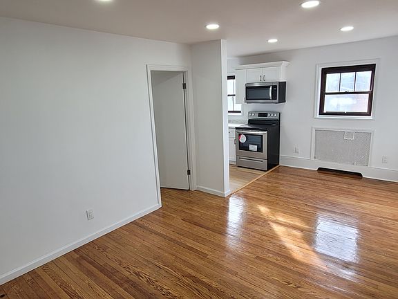 3rd image of 94 Martha Ct APT 10