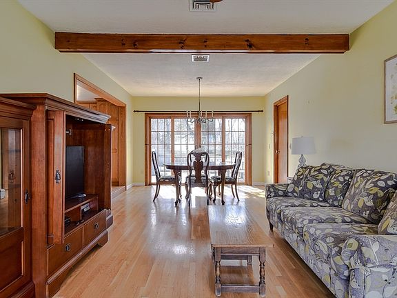 2nd image of 8 Edwards Rd