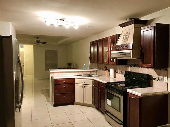 2nd image of 4803 Palmito Dr