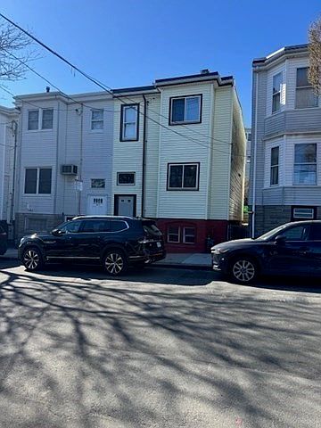 1st image of 303 E Eagle St
