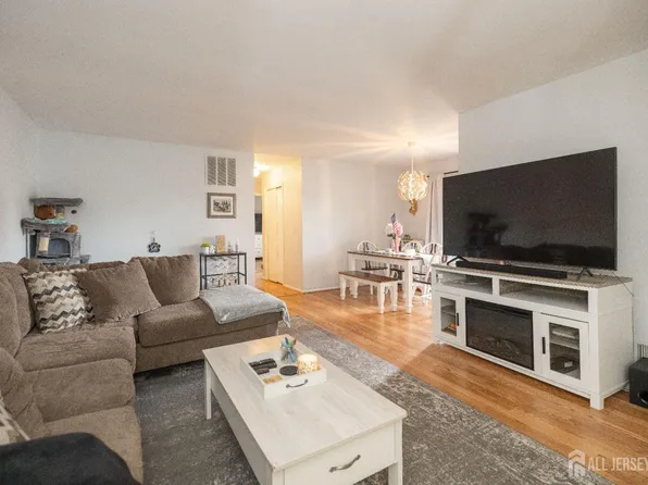 39B Foxhall #B, Middlesex, NJ 08846