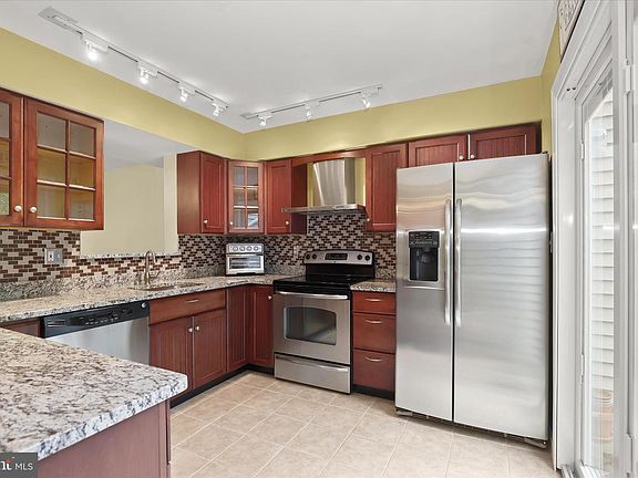 5th image of 728 Marianne Ln