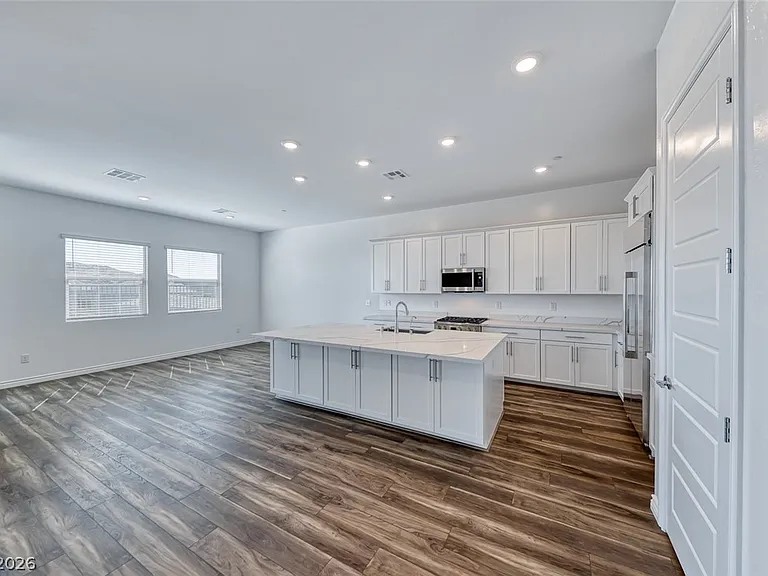 968 Woodburn Ln — Photo 10