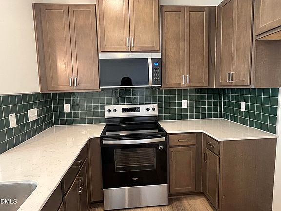 3rd image of 3021 Chrys St