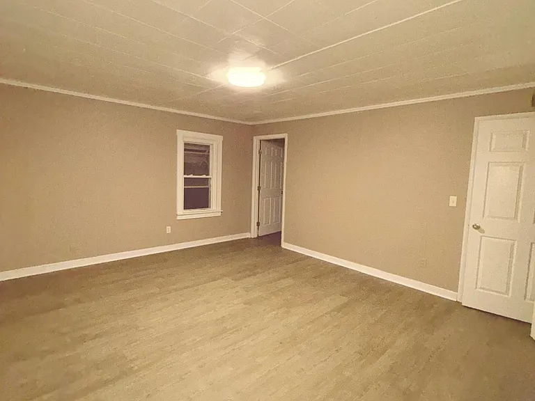 1302 Irwin St — Photo 5