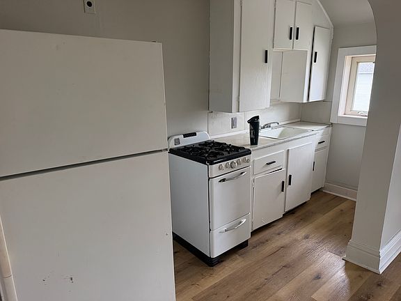 4th image of 150 E Main St #2