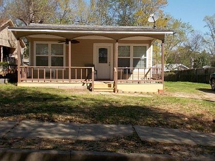 1st image of 815 Florey St