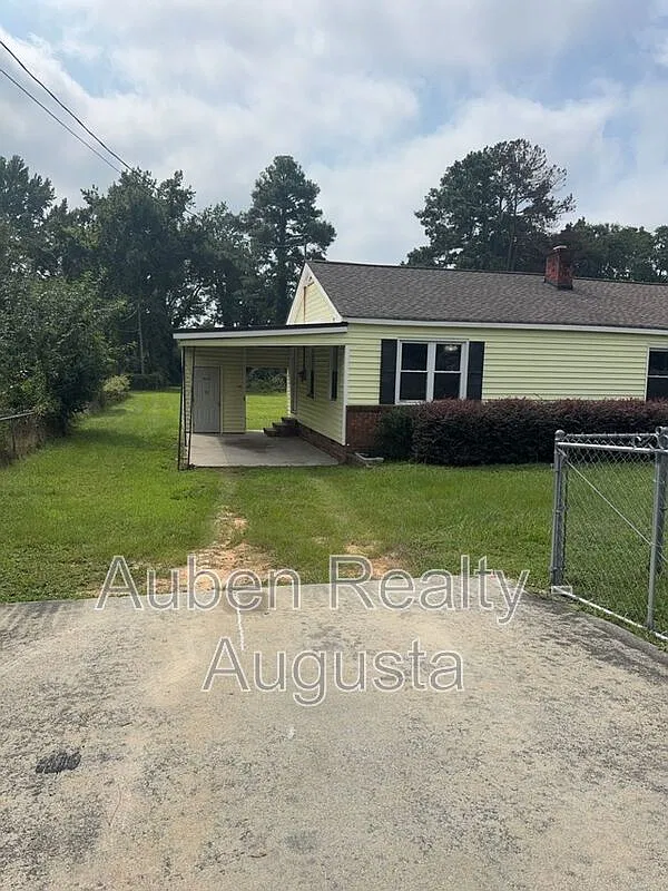 3 bed, 1.0 bath, 1560 sqft, $1,150 — Photo 2