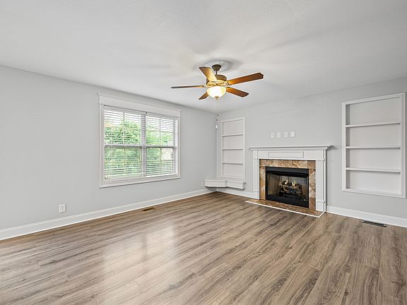 4th image of 1028 Sunrise Dr