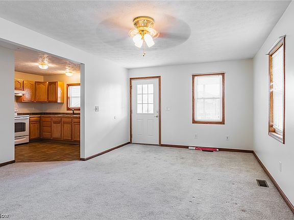 5th image of 705 Summers St