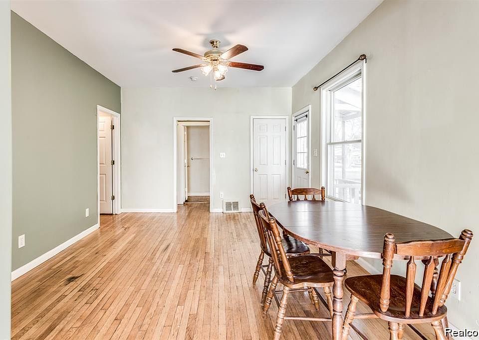 2430 Military St, photo 12