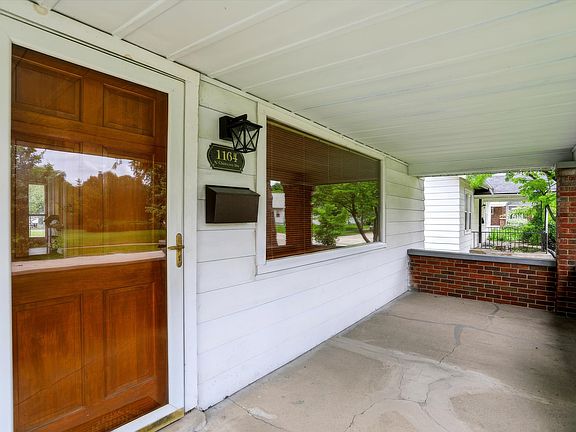 2nd image of 1164 N Gladstone Ave