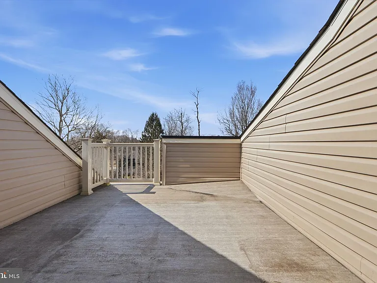 16428 Fife Way — Photo 48