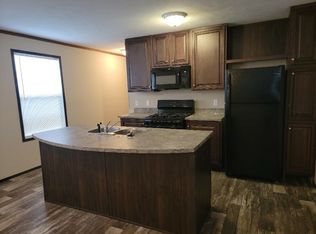 9758 Sandypointe Dr, Fair Haven, MI 48023