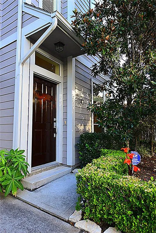 2 bed, 1.5 bath, 1258 sqft, $2,100 — Photo 2