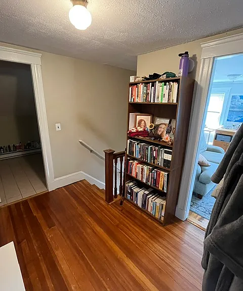Small foyer at top of stairs for upper level