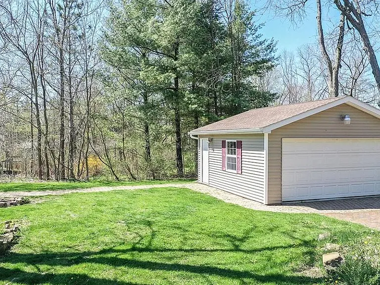 835 Bellus Rd — Photo 18