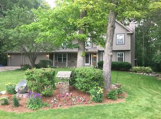 8411 Stonegate Rd, Wind Lake, WI 53185