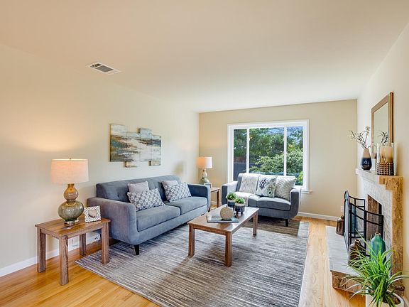 4th image of 2551 Fleetwood Dr
