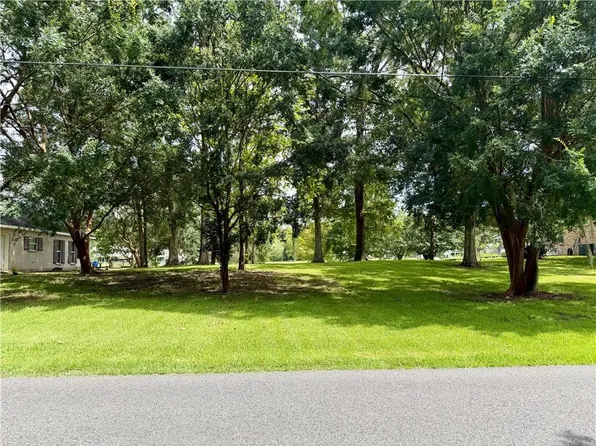13304 Bayou Terrace Dr, Saint Amant, LA 70774