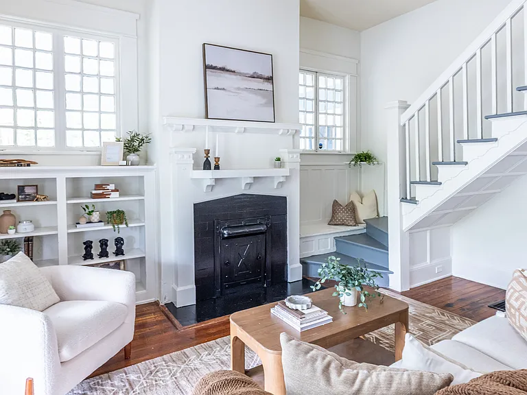 1206 Mansfield Ave NE #B — Photo 1
