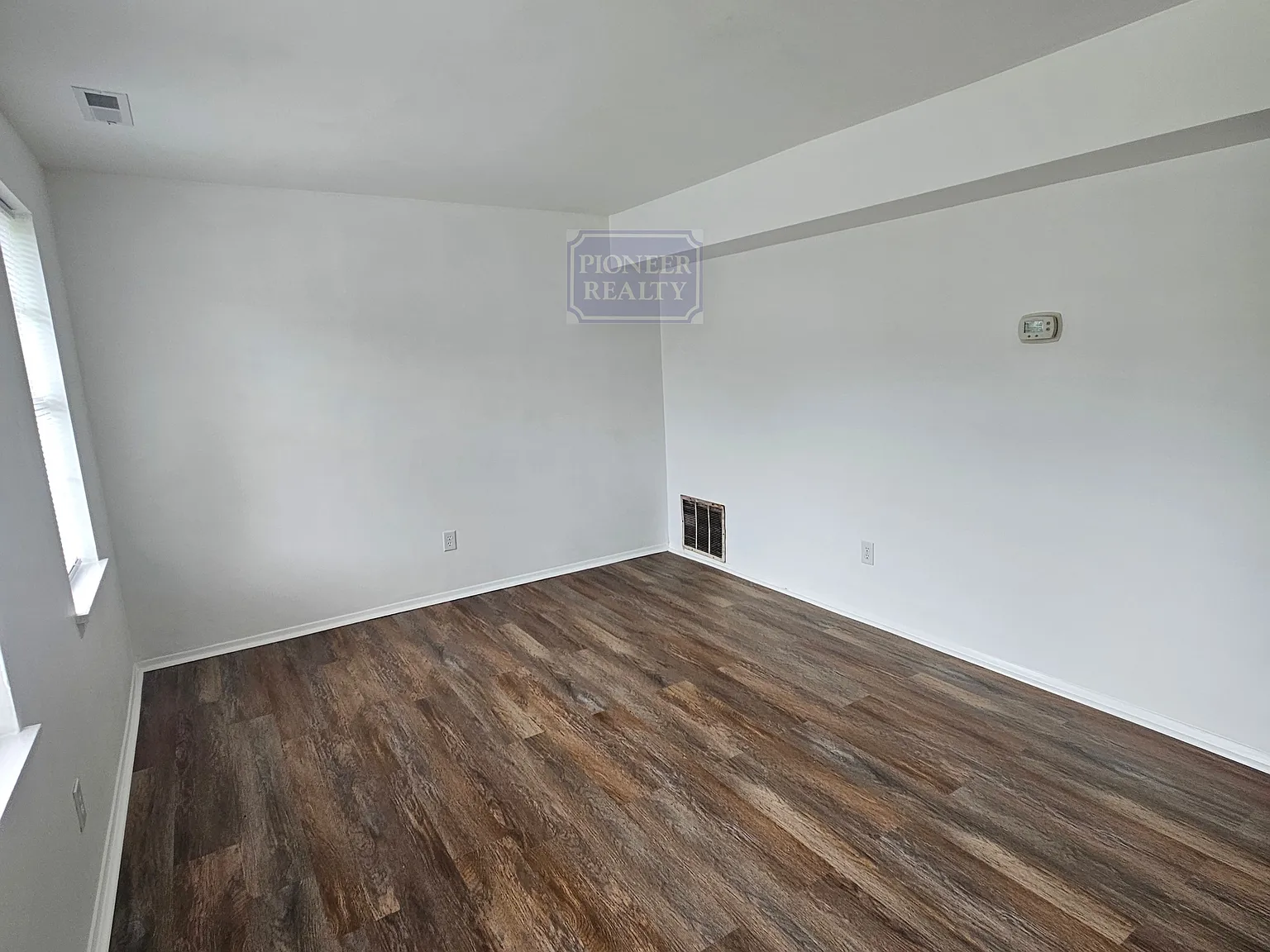 427 Roxana Rd - 1 — Photo 3