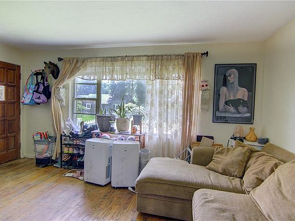 5th image of 3910 Walker Ave