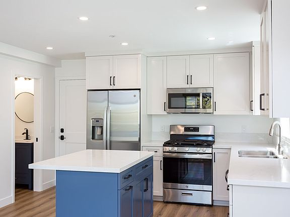 5th image of 2610-2612 Juan St #2
