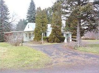 7569 Ridge Rd, Gasport, NY 14067
