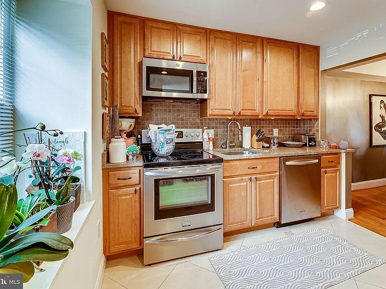 2775 Sikes Ct — Photo 8