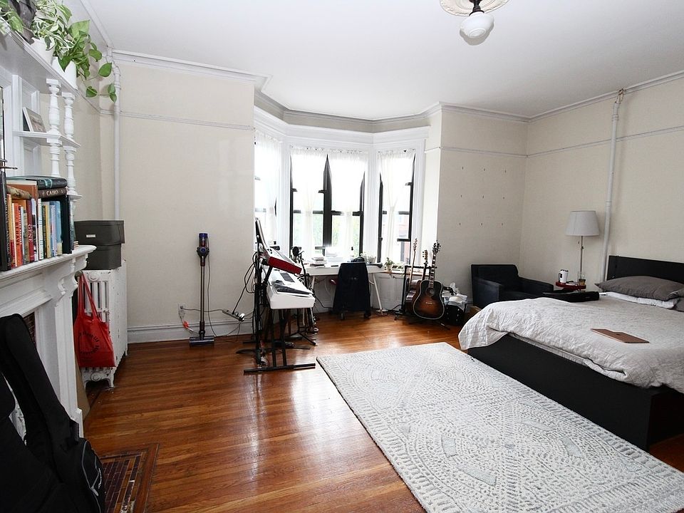 1st image of 147 Halsey St #3