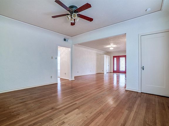 3rd image of 4140 Normandy Ave