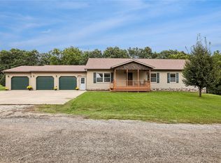 5712 22nd Avenue Dr, Vinton, IA 52349