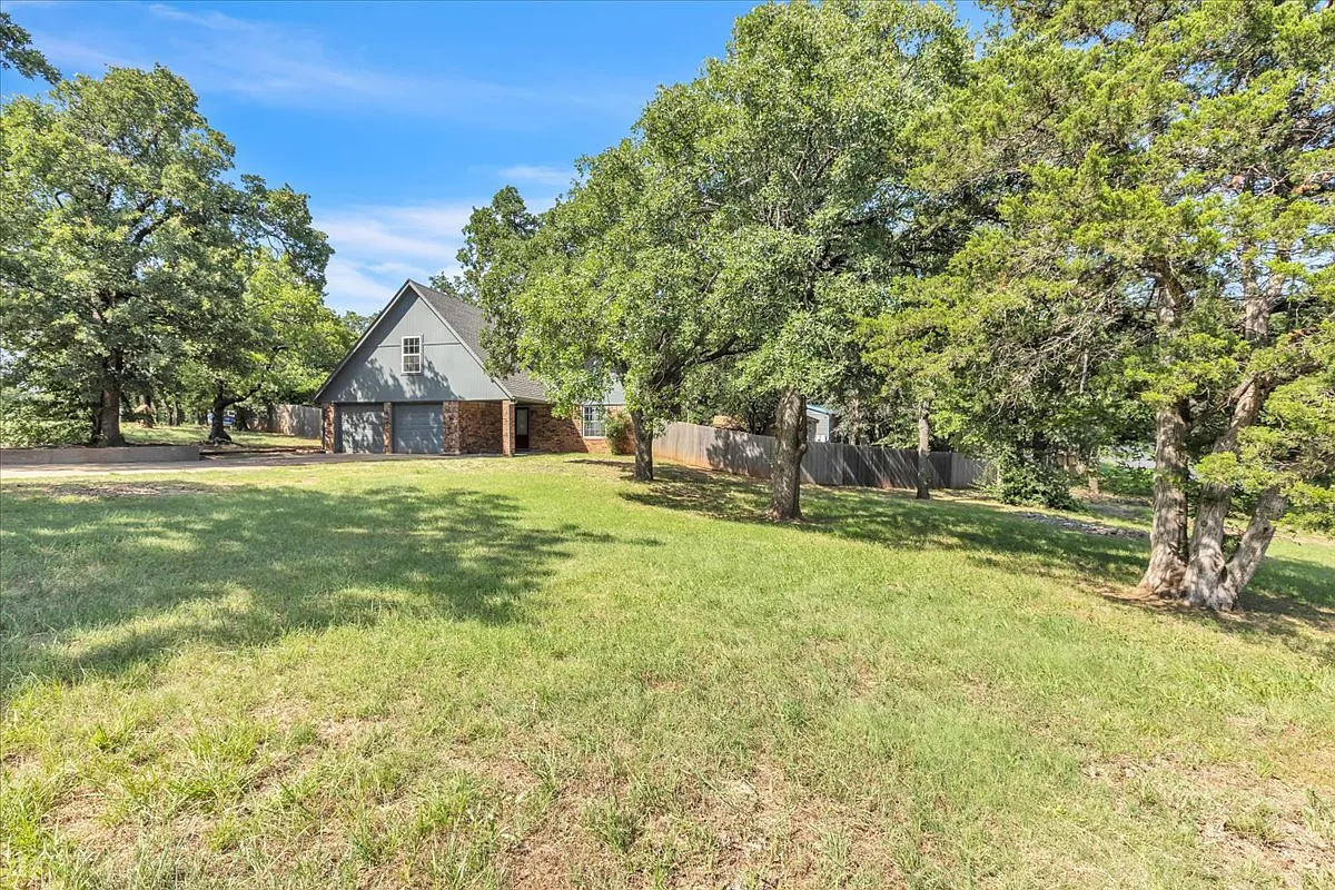 5 bed, 2628 sqft, $2,095 — Photo 2