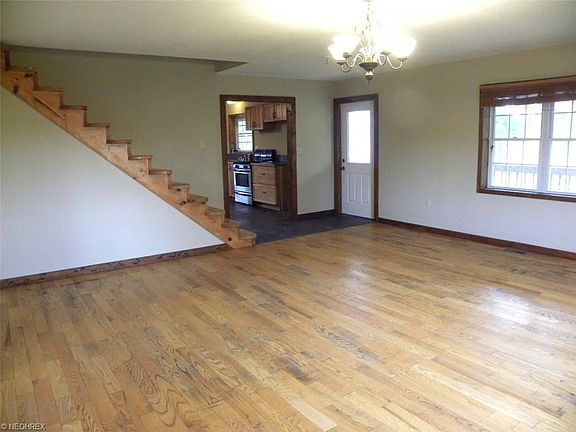 Living room with wood flooring and ceramic entry