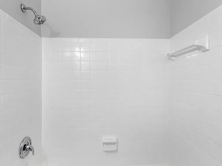 Edgewater Apartments — Photo 11