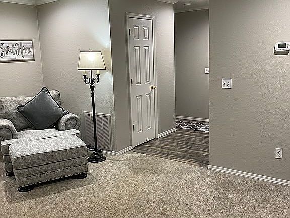 4th image of 2211 Green Meadows Cir