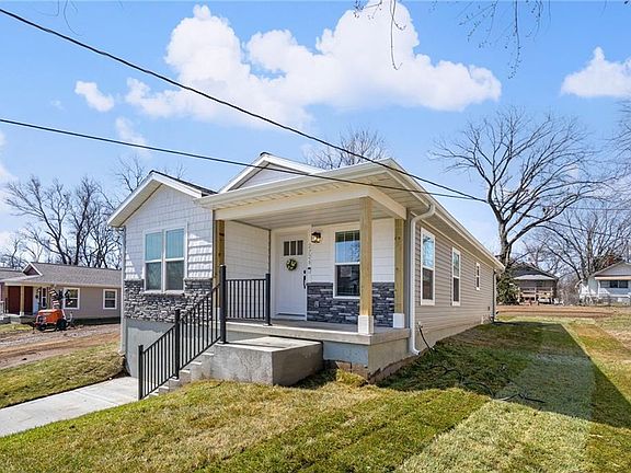 3rd image of 2726 N 21st Pl