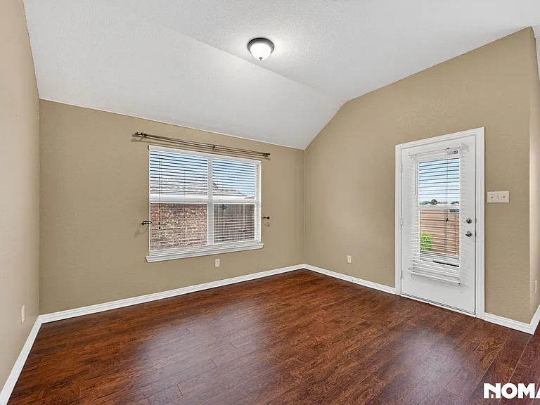 409 Lois Ln — Photo 27