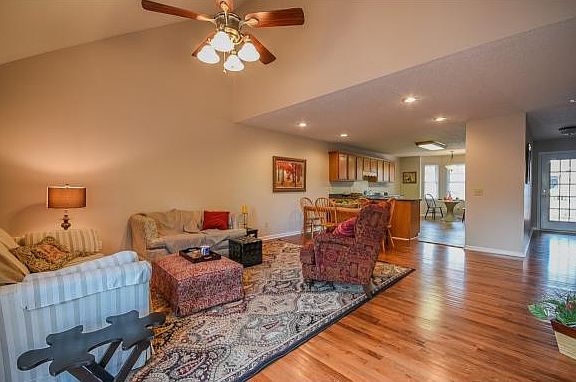 4th image of 509 Willowbrook Trce