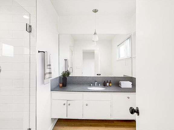 5th image of 18543 Clark St #5cd33e329