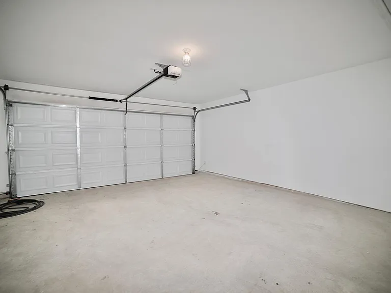 136 Maywood Ln — Photo 24
