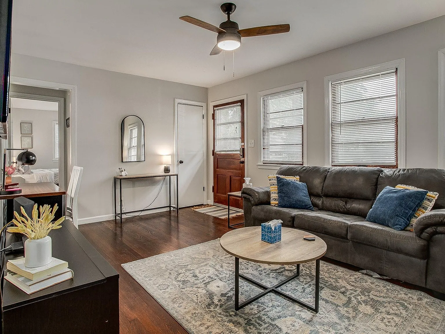 2 bed, 816 sqft, $3,199 — Photo 2