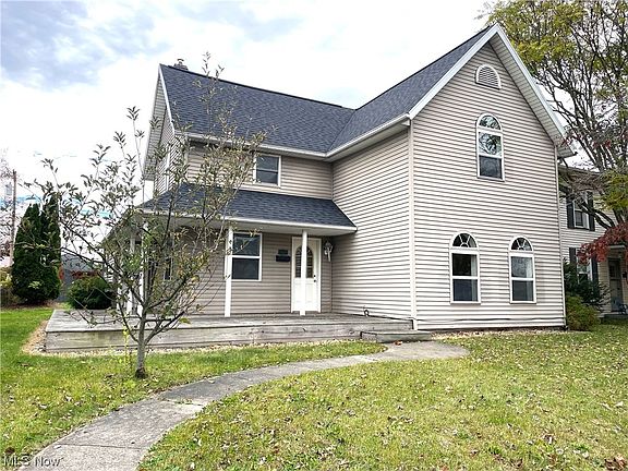 2nd image of 826 N Tuscarawas Ave