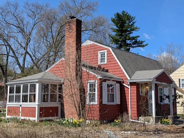 314 Mackenzie Ave, Holyoke, MA 01040