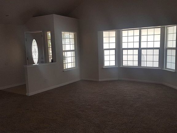 4th image of 25076 Brook Dr