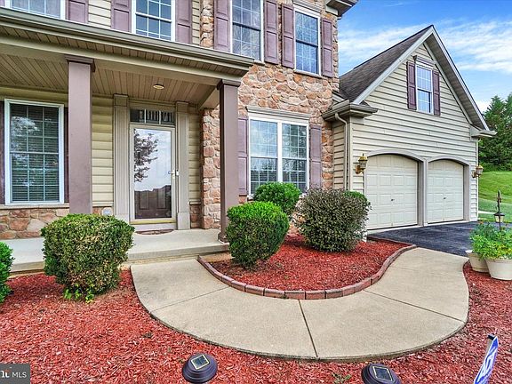 4th image of 2082 Westbury Ct