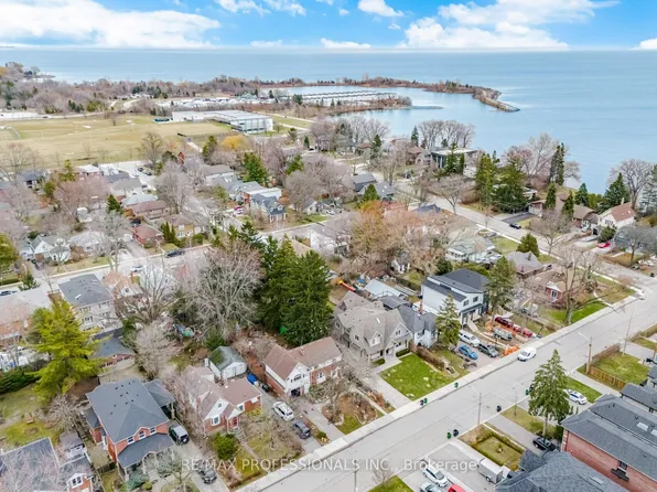 15 27th St, Toronto, ON M8W 2X2